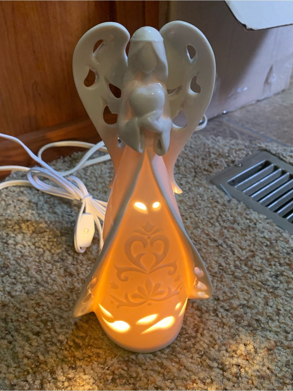Napco Ceramic White Angel Night Light Holding A Heart - Picture 3 of 4